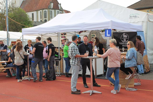 Die «GewerbeArena» 2019 wurde zum Volksfest; bereits nach der Eröffnung am Freitagnachmittag zog die Gewerbeausstellung viele Besucher an. Foto: Archiv fricktal.info / Sonja Fasler