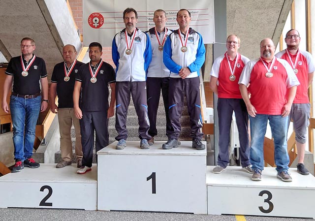 Sieg für das Aargauer 50-m-Pistolentrio mit (von links) Stefan Vögele, Dieter Grossen und Patrik Hunn vor den Thurgauern (links) und den Baselbietern. Foto: AGSV