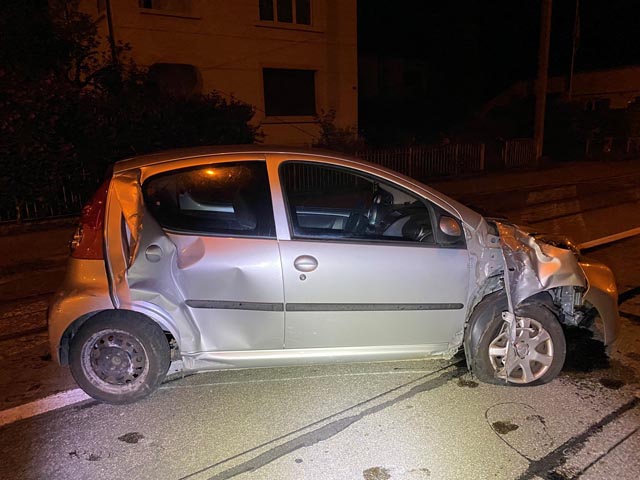 Weil der Fahrer mit 1,3 Promille Blutalkohol am Steuer sass, kam es zu dem Selbstunfall in Unterkulm. Foto: Polizei
