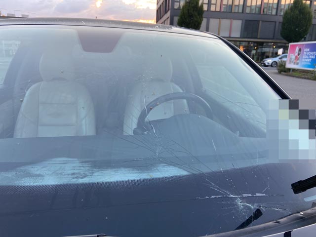 Bei der Kollision am Zebrastreifen wurde der Fussgänger leicht verletzt Foto: Polizei