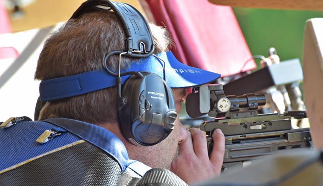 Claude Chenaux aus Gansingen gewann die Goldmedaille bei den 300-m-Gewehrschützen der Elite. Foto: wr