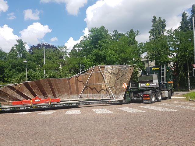 Abtransport der Skulptur Panta Rhei in Zürich. Foto: Rudolf Lüscher