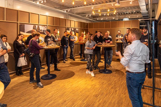 Mitglieder des Schweizer Kochverbands besichtigten die Firma SwissShrimp AG in Rheinfelden. Foto: zVg