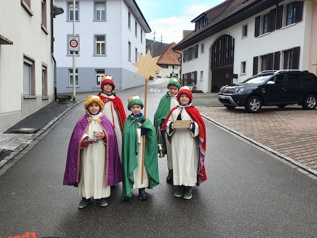 Die Sternsinger, welche in der Gemeinde Mumpf unterwegs waren. Foto: zVg