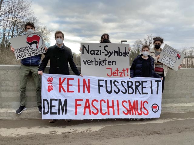 Spontanaktion der Juso auf der Brücke, an der antisemitische Nazi-Inhalte gesprayt wurden. Foto: zVg