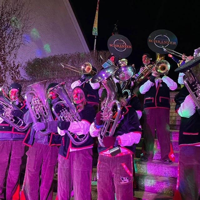 Eiken feiert beim Guggen-Open-Air. Foto: zVg