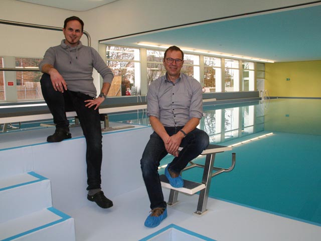 Sehen Potenzial im Hallenbad Sisseln. Daniel zur Mühlen und Vize-Ammann Ralf Dümpelmann. Foto: Peter Schütz
