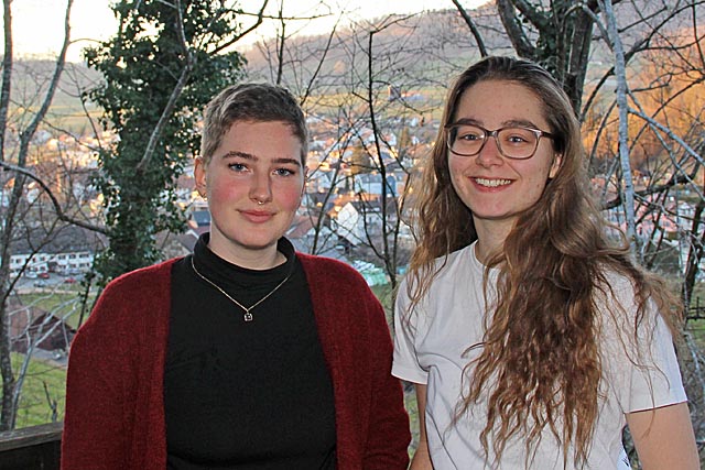 Elena Kasper (links) und Clara Bonk (rechts) sind das neue Co-Präsidium der JUSO Baselland. Foto: zVg