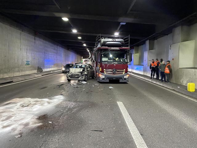Fünf Fahrzeuge waren in die Kollision verwickelt. Foto: Polizei