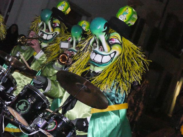 Neun Guggemusiken schränzten sich in Rheinfelden durch die kalte Nacht. Foto: Jörn Kerckhoff