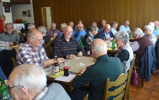 32 motivierte Jasserinnen und Jasser. Foto: zVg