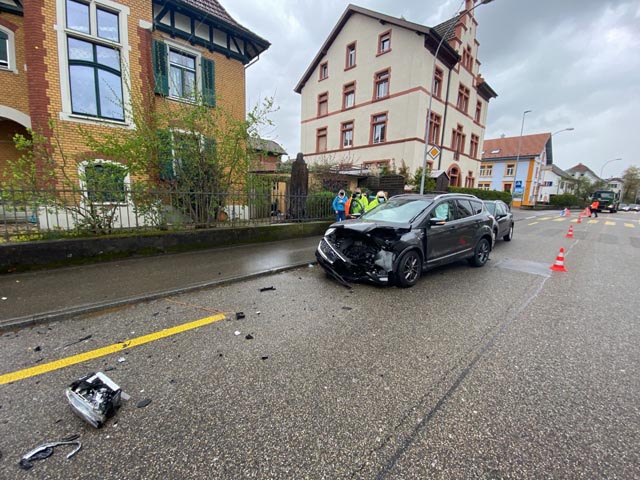 An den Fahrzeugen entstand Totalschaden. Foto: Polizei AG