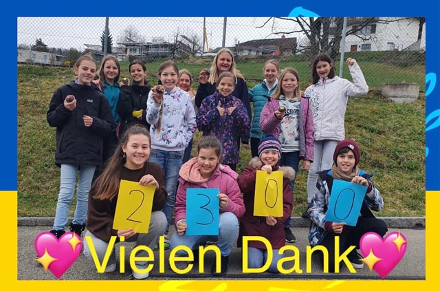 Zeiher Schülerinnen und Schüler sammelten 2300 Franken für die Ukraine. Foto: zVg