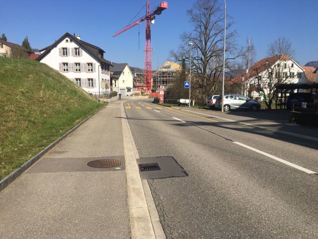 Auf der Hauptstrasse in Zunzgen wird ein neuer Deckbelag eingebaut. Foto: zVg  