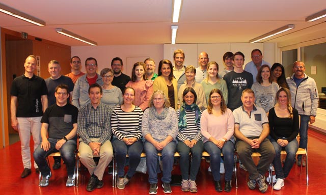 Das motivierte Team der Theaterbühne des Turnvereins Zuzgen startet mit dem Vorbereitungen zum neuen Stück «Bretter, die die Welt bedeuten». Foto: Sonja Fasler