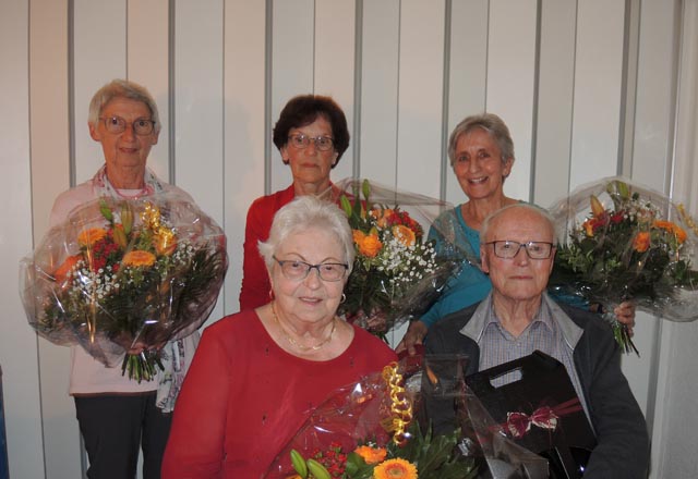 Bild (von links): hintere Reihe: Rita Rehmann, Christine Merkofer, Odarka Rebmann; vorne: Marlies Freudemann, Georg Winter (es fehlt Alice Winter). Foto: zVg
