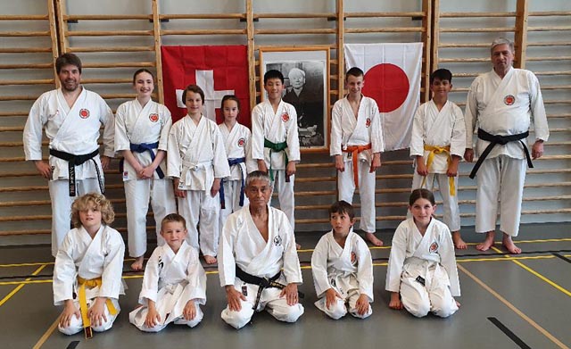 ie Karatekas nach bestandener Gurtprüfung. Foto: zVg 