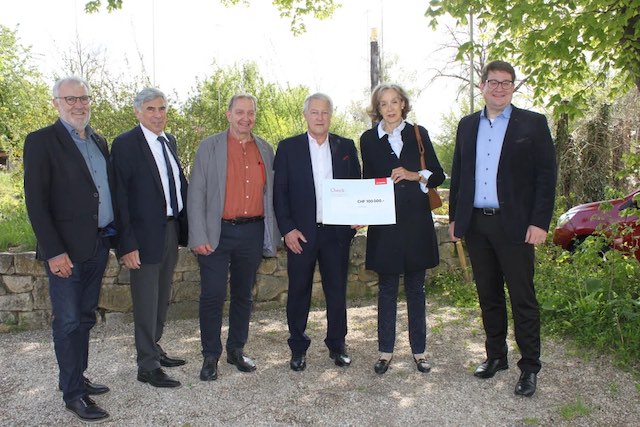 Von links: Christof Biedermann (Vorstandsmitglied Sonnhalde Gempen), Christoph Eymann (Präsident des Patronatskomitees), Josef Reichmann (Leiter Finanzen und Dienste), Urs Berger (Verwaltungsratspräsident die Mobiliar), Barbara Schneider (Präsidentin Verein Sonnhalde Gempen), Stephan Hohl (Generalagent der Mobiliar in Aesch. Foto: zVg