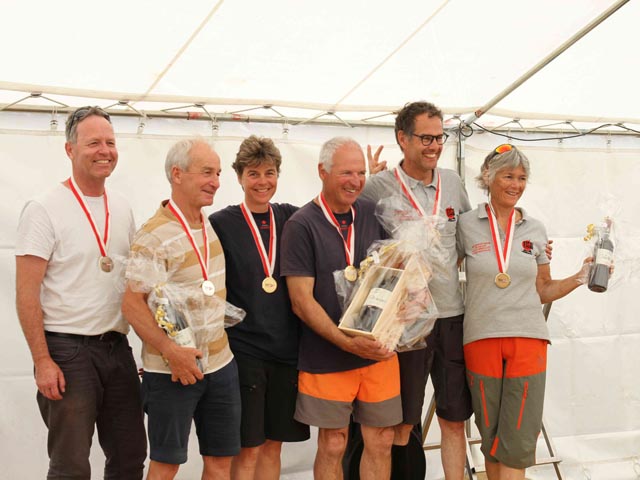 Das Podest: Silber: Ruedi Moser und Claude Mermod; Gold: Sonja Zaugg und Kurt Venhoda; Bronze: Cedric Landerer und Christina Härdi. Foto: Urs Härdi