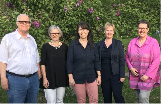 Fredy Siegentaler, Monika Lauper, Christine Straberg, Luiza Senn und Claudia Rohrer (v.l.) bilden den Vorstand des Vereins Ökumenischen Paarberatung. Foto: zVg