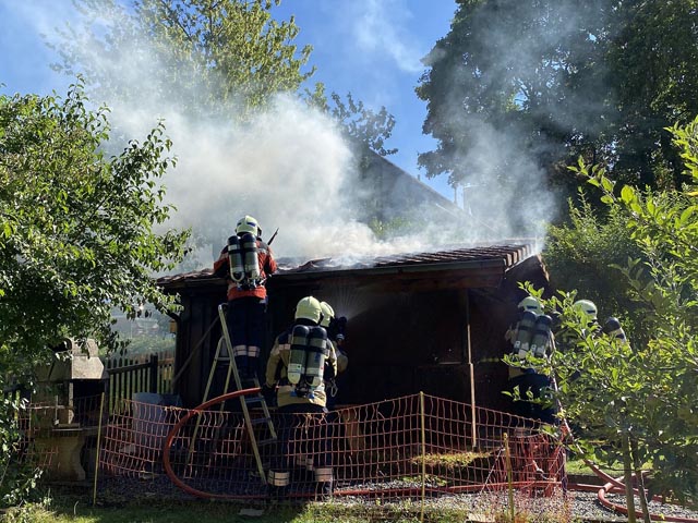 Feuerwehreinsatz wegen Brand eines Gartenhauses
