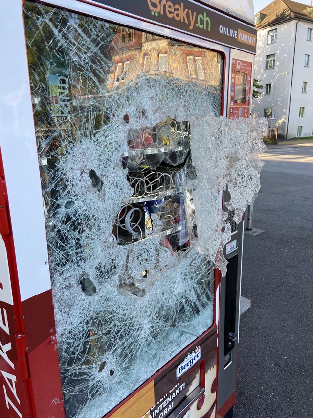 Vandalen wüteten am Bahnhof Muri. Foto: Polizei AG