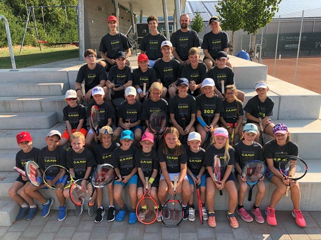 Strahlende Junioren und Leiter. Foto: zVg