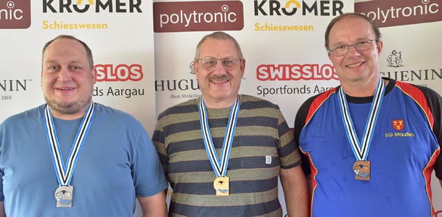 Das Podest bei den Ordonnanzschützen: (von links) Hans Schumacher (2.), Stephan Morgenthaler (1.) und Stefan Mathis (3.). Foto: wr