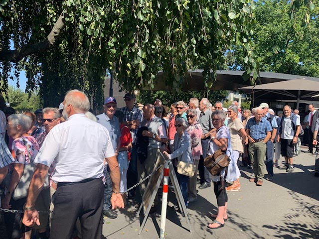 Mehr als 100 Seniorinnen und Senioren aus Eiken reisten an den Zugersee. Foto: zVg