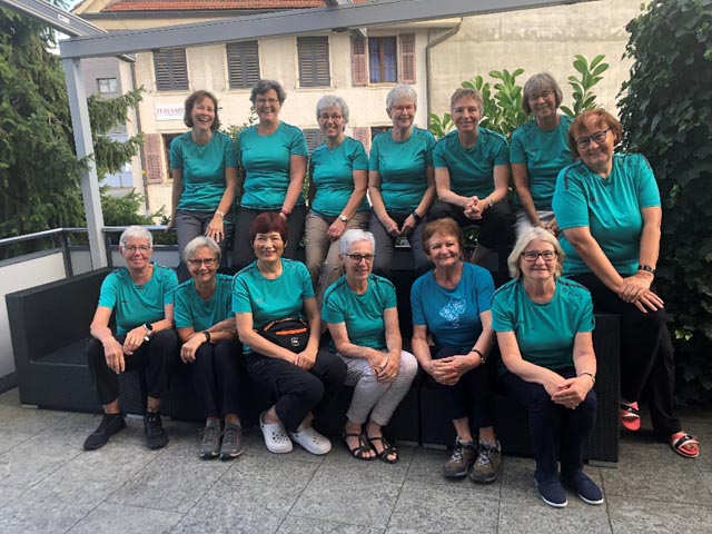 Zufriedene und satte Turnerinnen vor dem Abmarsch am Sonntagmorgen Foto: zVg