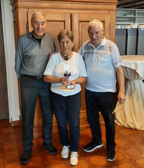 Gesamtrangliste (von links): 2. Tony Müller, 1. Beatrice Weiss, 3. Marcel Erdin. Foto: Bernadette Rippstein 