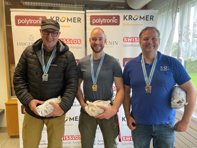 Die Sieger der Kategorie 300m Liegend-Match A1 Freie Waffen (v.l.): Rolf Denzler, Rafael Bereuter und Christian Gloor. Foto: zVg