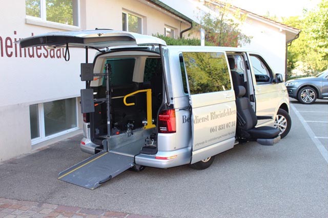 Das modern eingerichtete BFD-Fahrzeug mit Turny-Sitz und Rollstuhl-Rampe. Foto: zVg