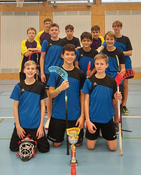 Zufriedenen Gesichter der U16-Teams von Wölflinswil und Oberhof nach dem erfolgreichen Turnier. Foto: zVg