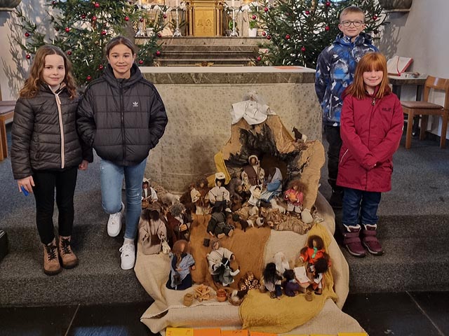 Die Drittklässler hatten dieses Jahr die Krippe gestaltet. Foto: zVg