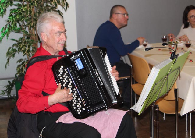  Kurt Kopp sorgte für musikalische Unterhaltung. Foto: Sonja Fasler