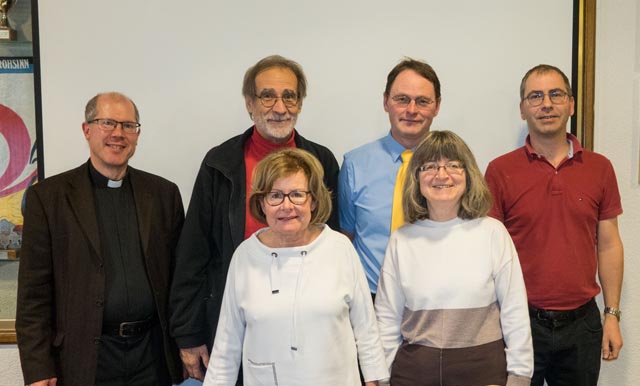 Der Vorstand freut sich auf Aktivitäten im 2023. Auf dem Bild die Vorstandsmitglieder (hinten, v.l.): Präses Pfarrer Fabian Schneider, Stefan Treier (Oeffentlichkeitsarbeit), Ignaz Schlienger (Vizepräsident), Mathias Schreiber (Kassier); (vorne, v.l.) Monika Broquet-Wülser (Präsidentin), Renate Schmid-Stäuble (Aktuarin). Foto: zVg