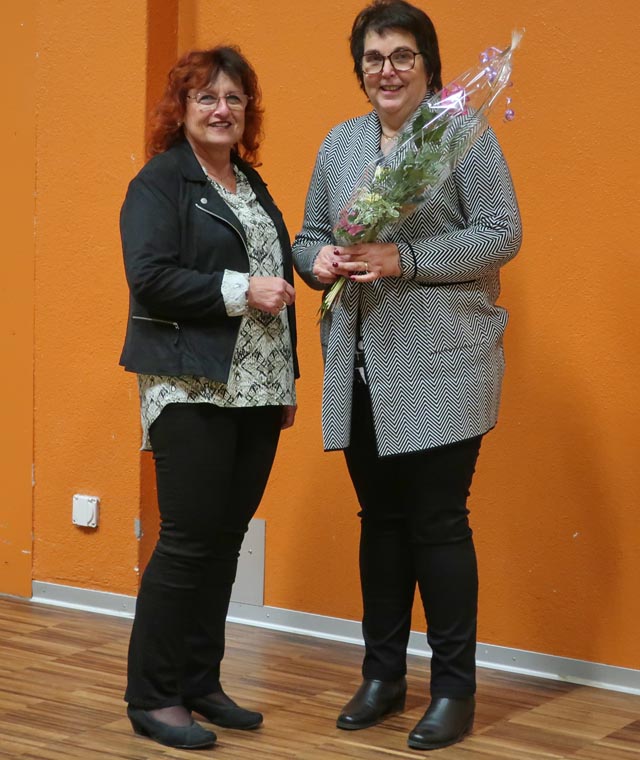 Doris Grossenbacher (links) begrüsste. Susanna Hermann im Vorstand des Frauenvereins Kaisten. Foto: zVg