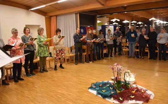 Stimmungsvoller Gesang an der Weltgebetstagsfeier. Foto: Andrea Giger