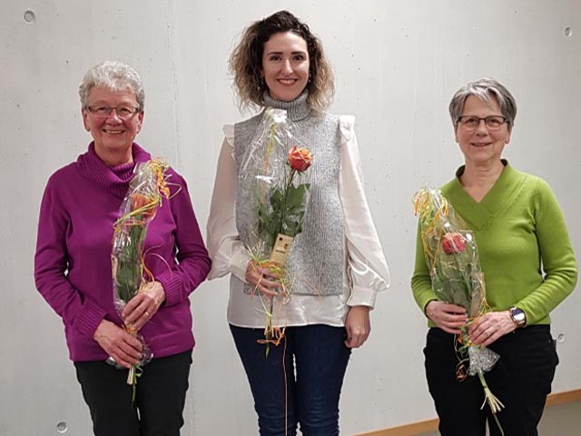 Das Neumitglied umrahmt von den Jubilarinnen. Foto: zVg
