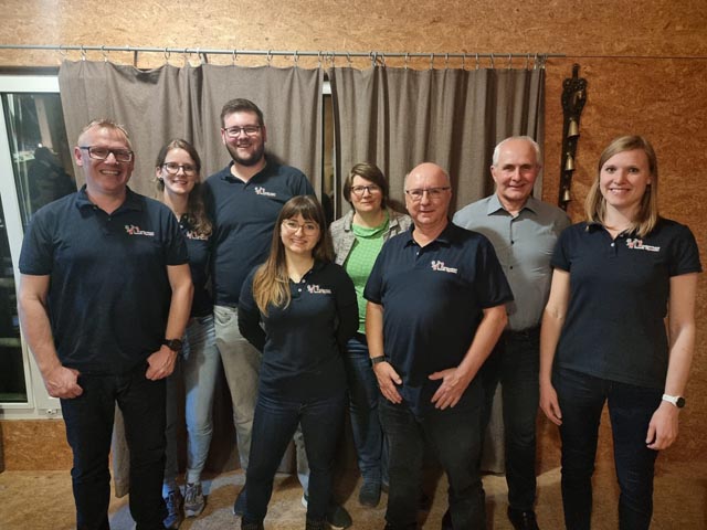 Der bestehende Vorstand mit dem neuen Muko-Präsidenten, dem neuen Muko-Mitglied und dem neuen Aktivmitglied (v.l.): Sascha Gut, Milena Sacher, Marco Wendelspiess, Martina Mösch, Marcella Criscione, Martin Eberle, Eugen Schreiber, Caroline Kim. Foto: zVg