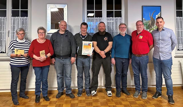 Von links: Marlies Bisig, Barbara Bögle, Ruwen Bähler, Daniel Müller, Petr Kelisek, John Warpelin, Beat Heiniger und Thomas Hermann. Foto: zVg