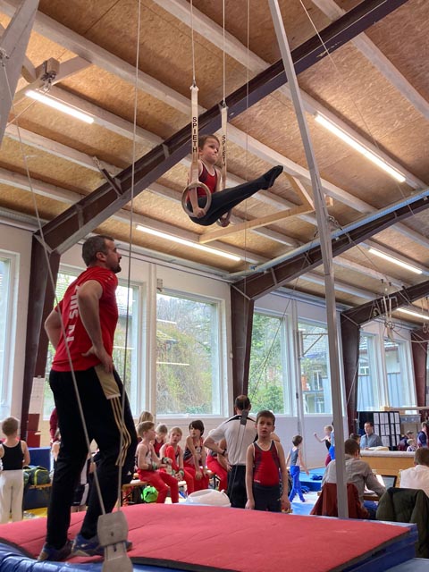 Die Sulzer Kunstturner am Nordwestschweizerische Kunstturn- und Trampolinzentrum in Liestal. Foto: zVg