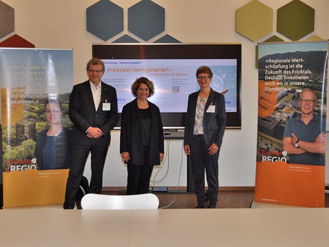 Freuen sich auf das 1. Fricktaler Werkgespräch bei Synganta in Stein (von links): Franco Mazzi, Vizepräsident Fricktal Regio, Judith Arpagaus, Leiterin Geschäftsstelle Fricktal Regio, und Regina Ammann, Vertreterin Syngenta und damit Gastgeberin des 1. Werkgesprächs. Foto: Jörg Wägli