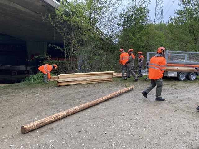 Vorbereitungen für den Bau des Steges. Foto: zVg