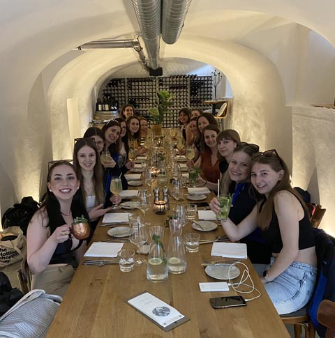 Gemütliches Abendessen. Foto: zVg