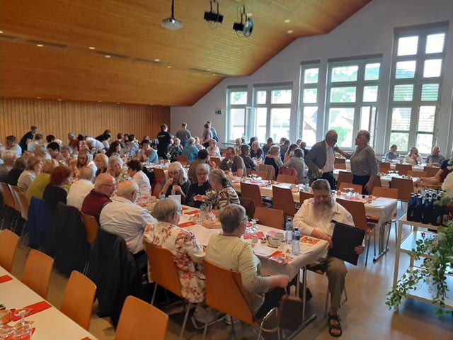 Offizieller Teil im Gemeindesaal. Foto: Regula Hossli