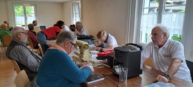 Erfolgreich war das erste Repair-Café im Rheinfelder Augarten. Foto: zVg