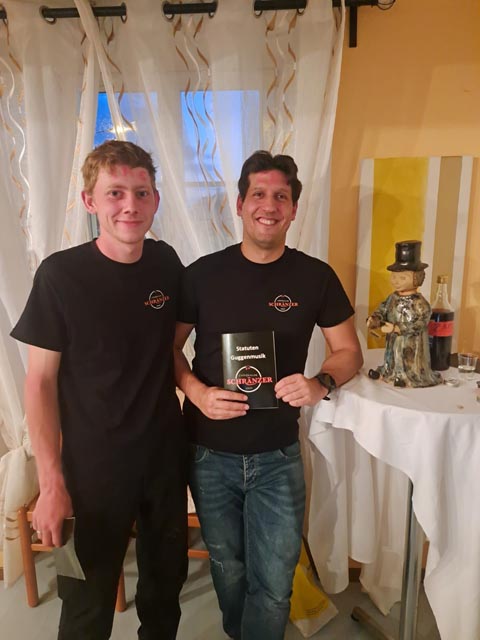 Neumitglieder bei den Chinzhaldeschränzern sind Kevin Wirz und Roberto Rizza. Foto: zVg