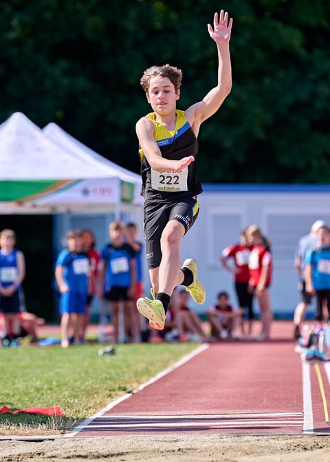 Goldmedaillengewinner Niclas Schmid vom LV Fricktal stilsicher im Weitsprung.  Foto: zVg